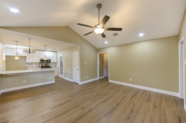 Foto del edificio - 1921 Ripple Creek Dr