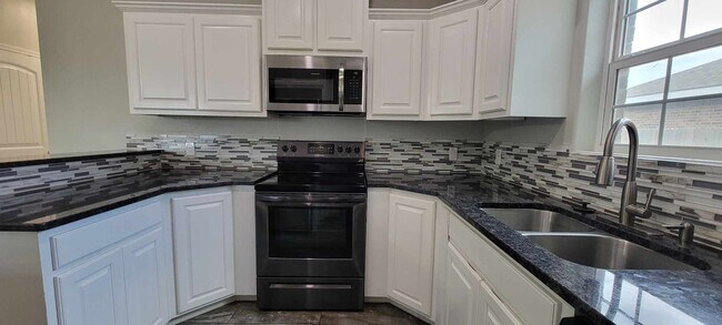 Foto del edificio - Beautiful property with granite countertops!