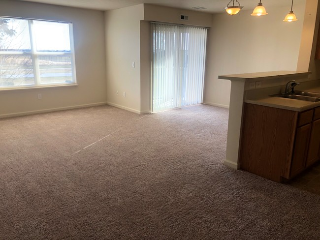 WHISPER RIDGE Apartments - West Des Moines, IA | Apartments.com