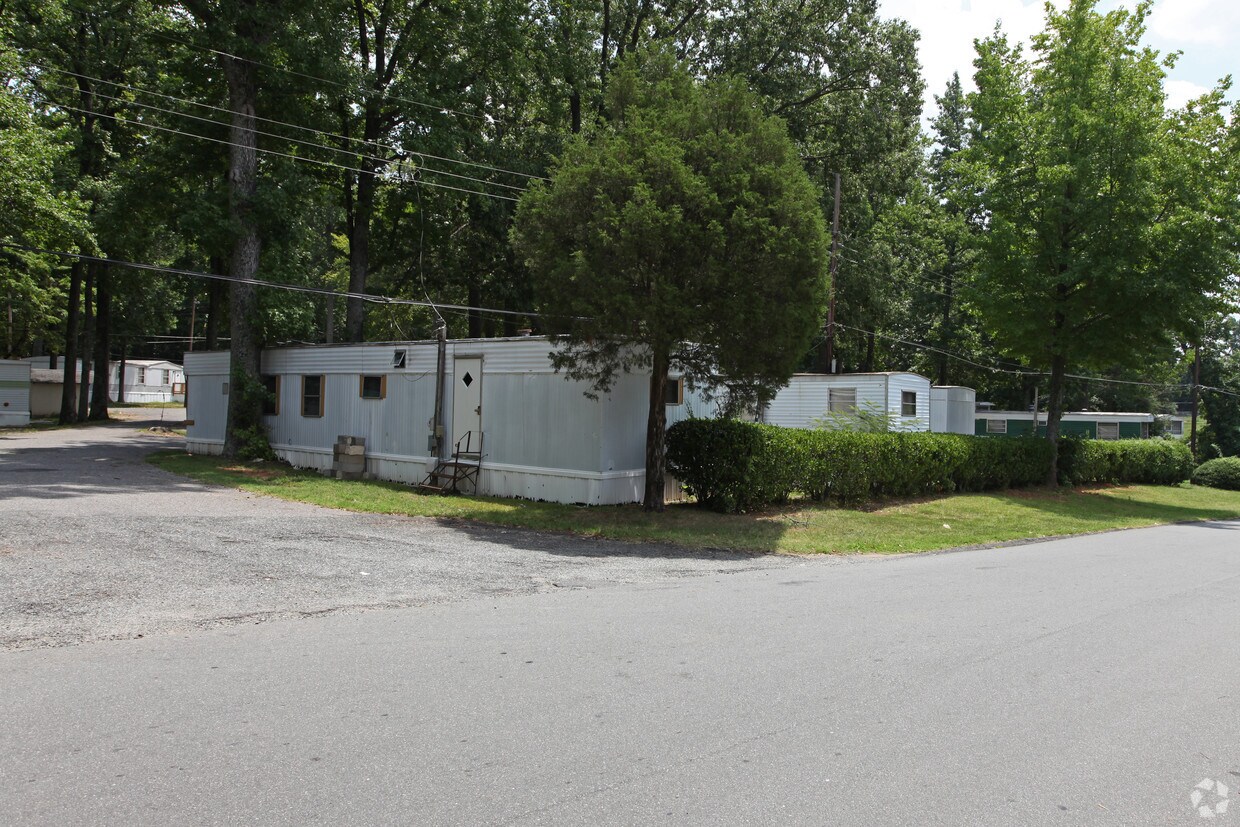 Building Photo - 400 Lambeth Dr
