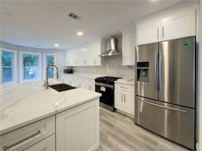 Foto del edificio - 528 Parkstone Ln