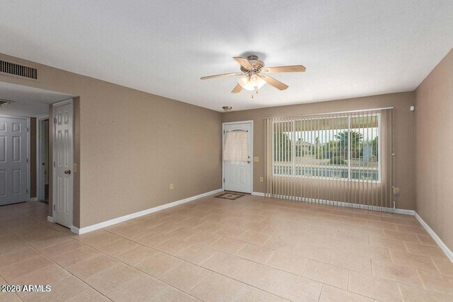 Foto del edificio - 12630 N Blue Ridge Dr