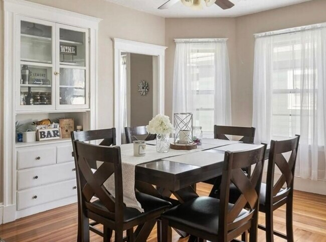 Foto del edificio - 44 Greenleaf Ave