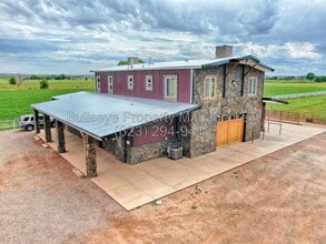 Building Photo - 371-East 1/2 E 1/2 St N