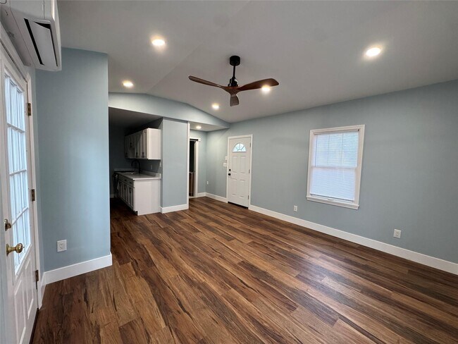 Foto del edificio - 42 Fire Island Ave