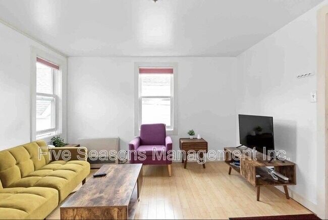 Foto del edificio - 133 Elmwood Ave