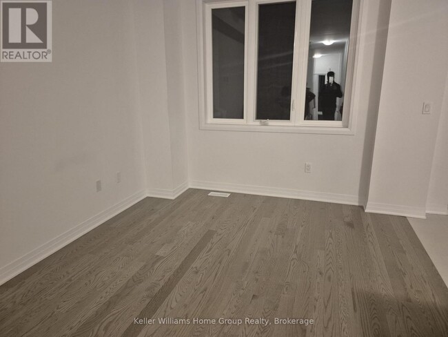 Building Photo - 929 Douro St