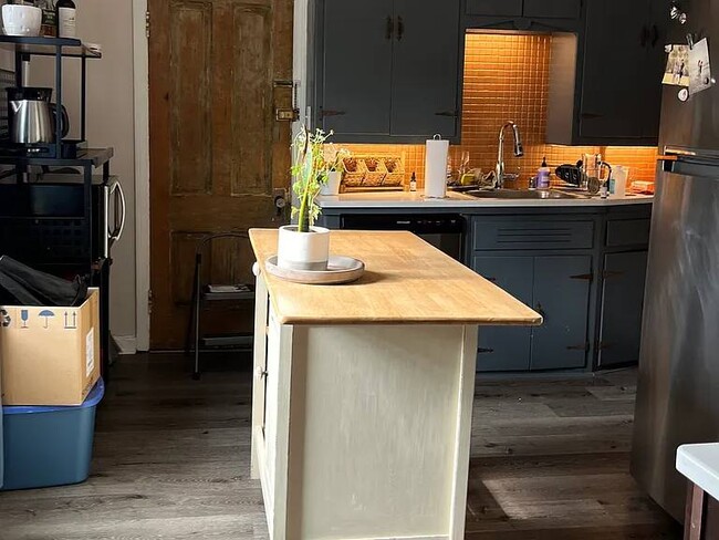 Building Photo - 800 E Pearson St