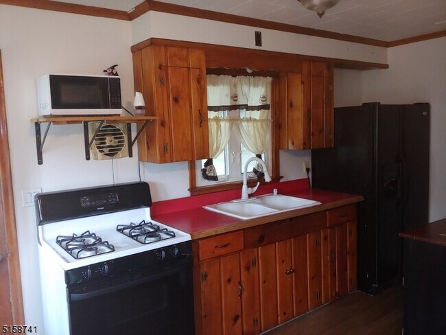 Building Photo - 720 Ramapo Valley Rd