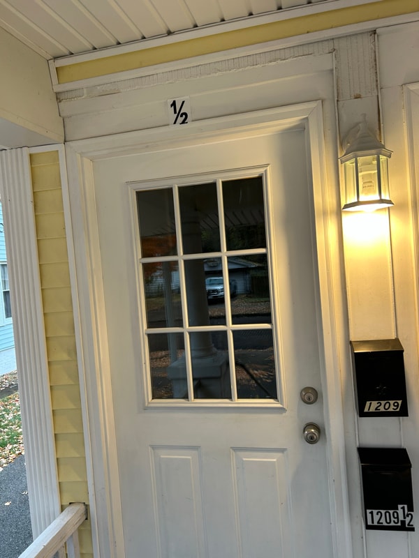 Building Photo - 1209 1/2 W Governor St