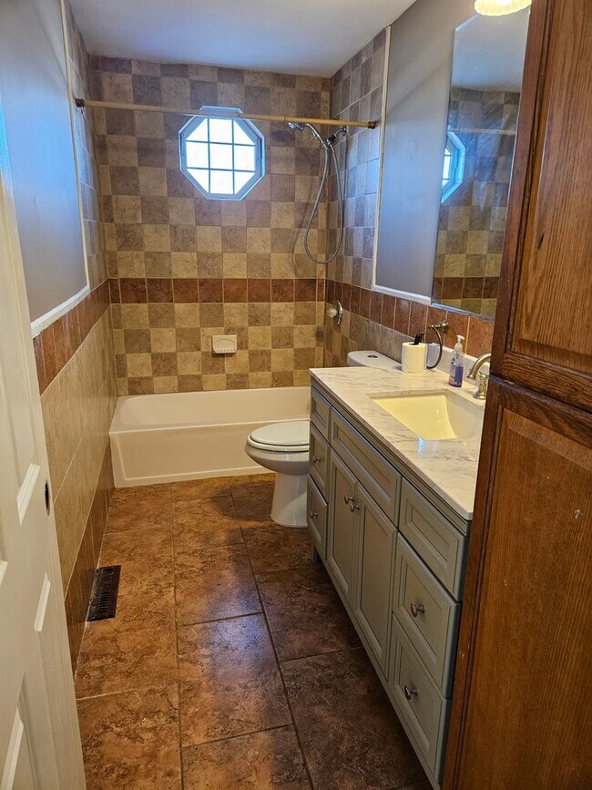 Building Photo - EDGEWOOD MEADOWS - SINGLE FAMILY HOME