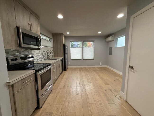 Building Photo - Modern 1Bd/Ba Townhome in the Boise Neighb...