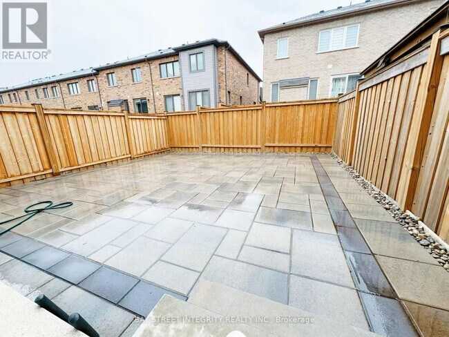 Building Photo - 27 Ness Dr