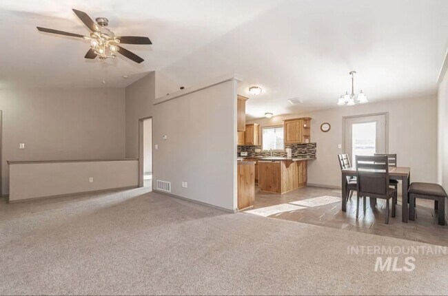 Foto del edificio - Spacious 5BR House in Ammon