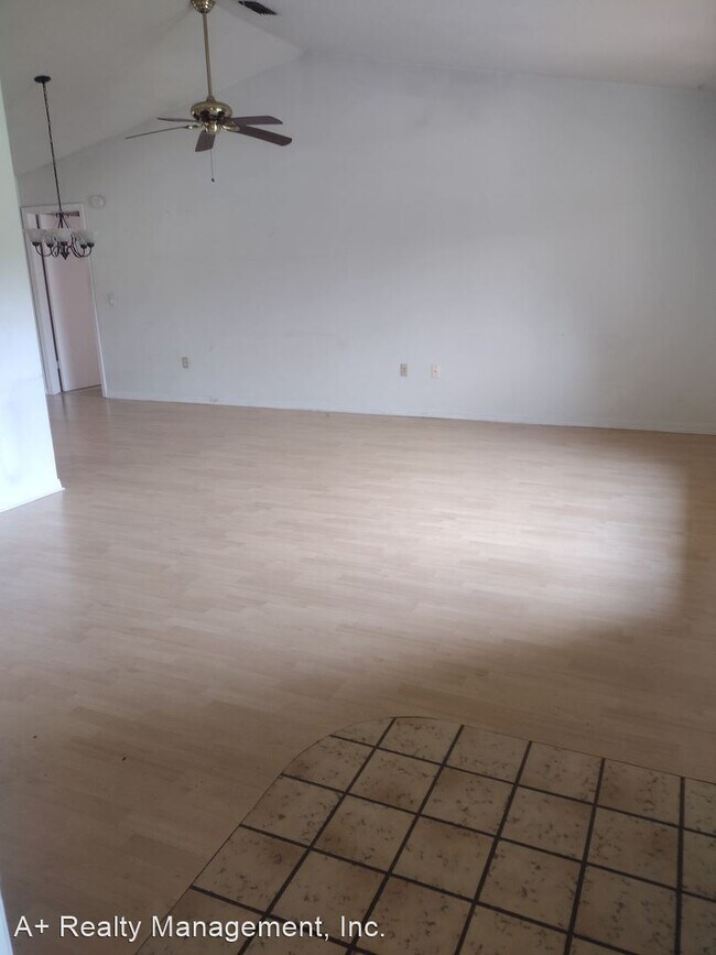 Foto del edificio - 3 br, 2 bath House - 12431 Drysdale St