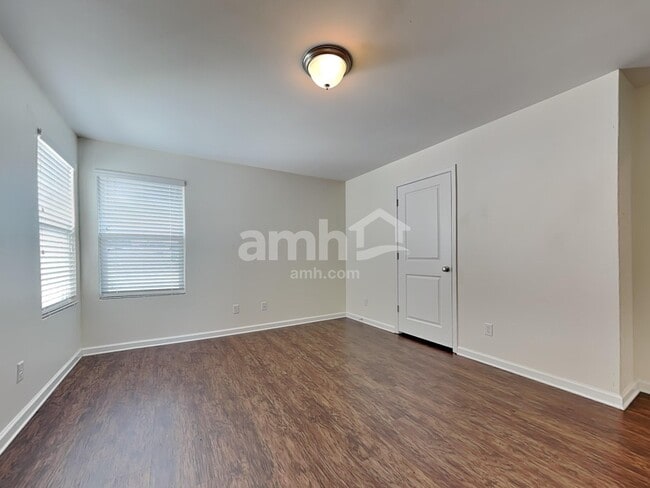 Building Photo - 230 Dogwood Cir