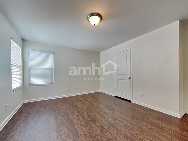 Foto del edificio - 230 Dogwood Cir