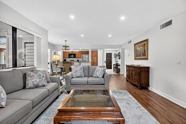 Foto del edificio - 368 Brackenwood Cir