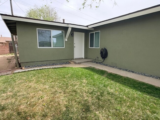 Building Photo - 814 Aspen Dr