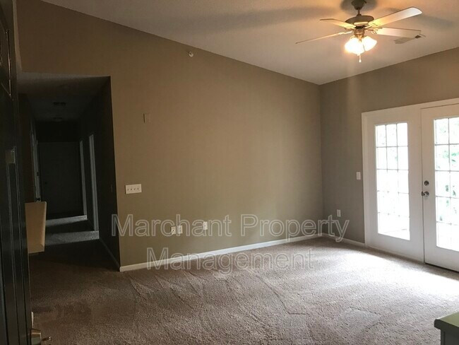 Foto del edificio - 334 McKenna Cir