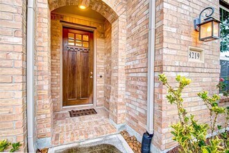 Building Photo - 8219 Peppervine Ct