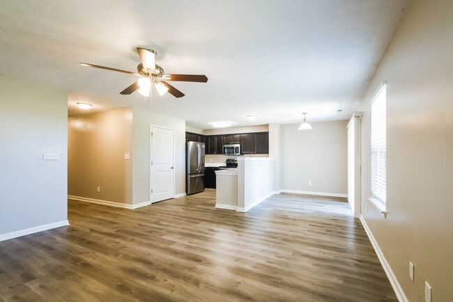 Building Photo - 15298 Royal Grove Dr