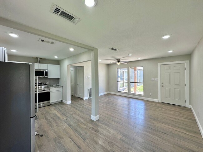 Foto del edificio - 1717/1719 Walton Walker