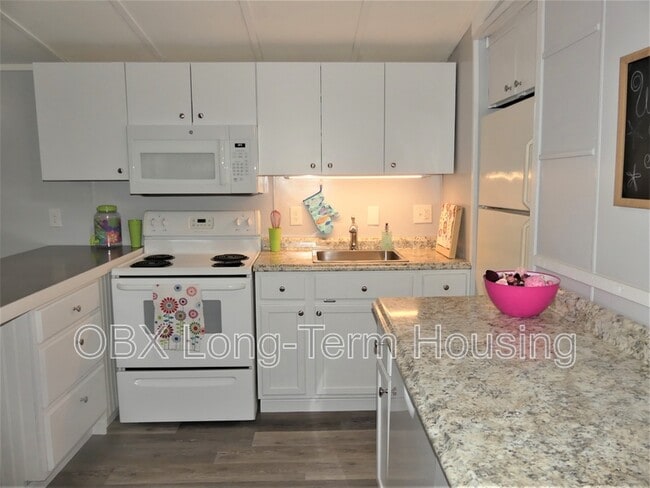 Building Photo - 135 Edgewater Dr