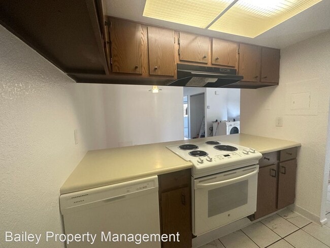 Building Photo - 2 br, 1 bath House - 250 River Street #421
