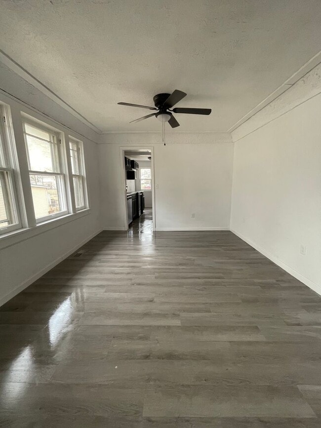 Building Photo - Remodeled 3 bedroom 2 full bath available now