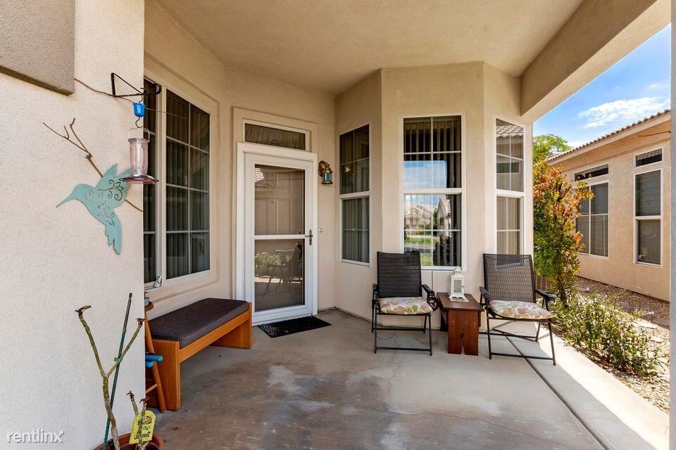 2 br, 1.5 bath House 43740 Royal Saint G... House for Rent in Indio