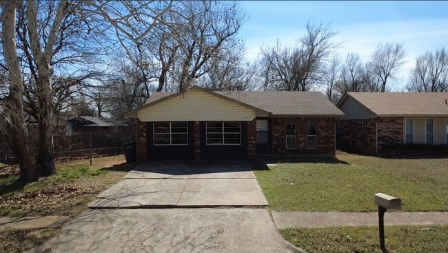Beautiful, spacious home in Del City! - Beautiful, spacious home in Del City!