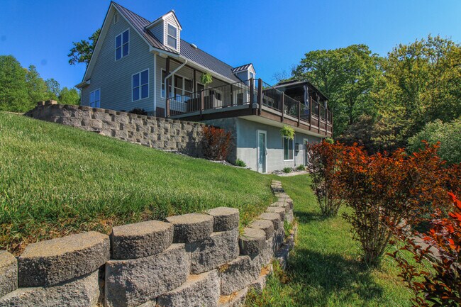 Foto del edificio - 511 Riverview Ct