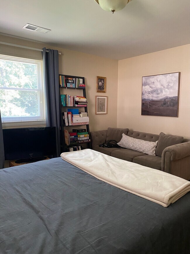 Foto del edificio - 6630 Hazel Ln