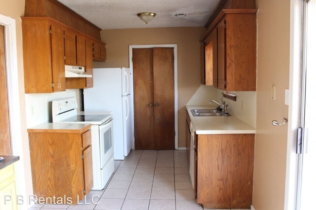 Building Photo - 610 SW 61st St