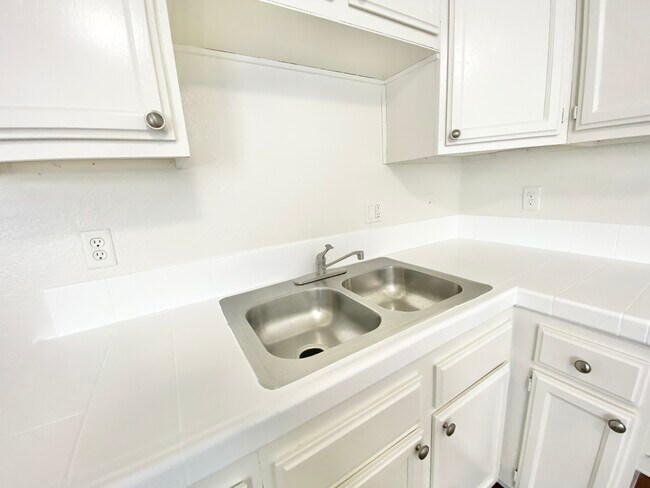 Foto del edificio - 736 E 80th St
