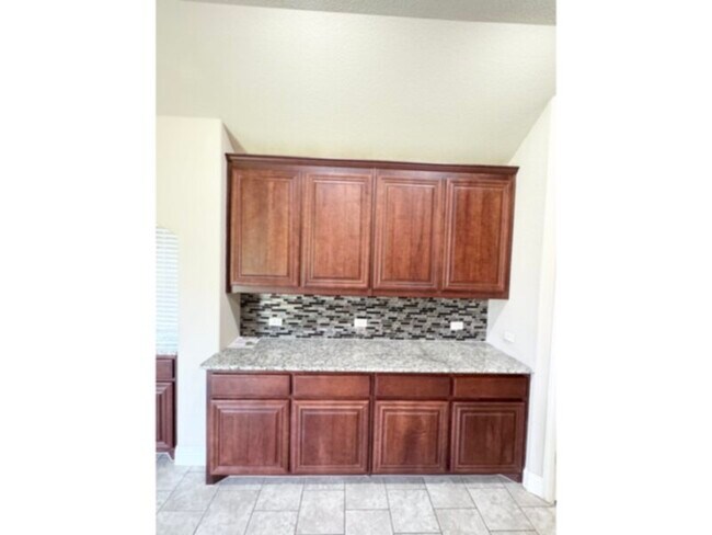 Foto del edificio - LUXURY STARTS HERE**** 5 BEDROOM IN HAGAN HILL SUBDIVISION****