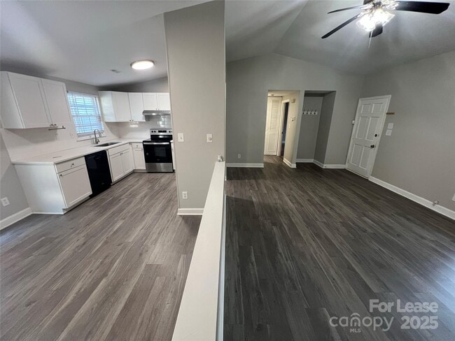 Foto del edificio - 6040 Sunset Chase Ln