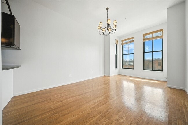 Building Photo - 567 Tremont St