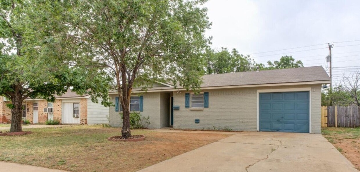 Primary Photo - 3/2/1 FOR LEASE - SOUTH LUBBOCK