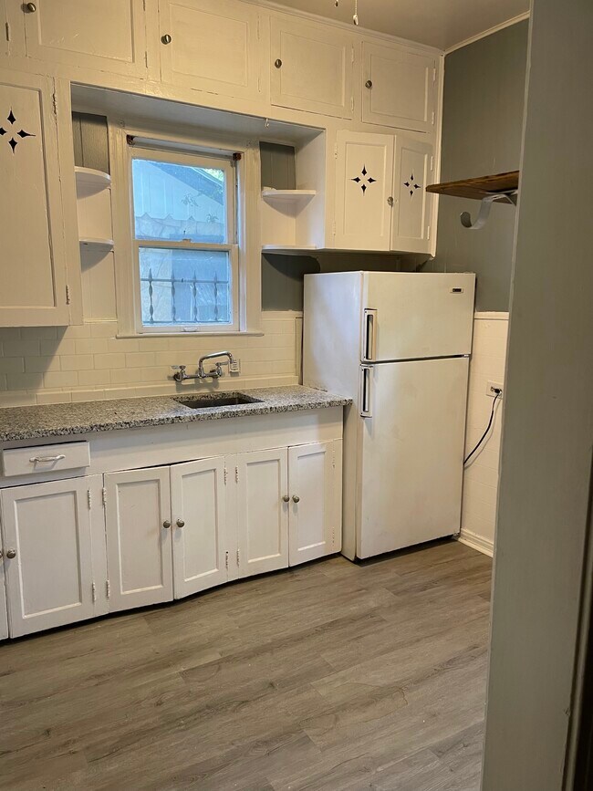 Foto del edificio - 309 E Lullwood Ave