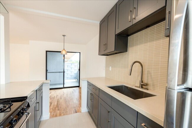 Building Photo - Beautifully Renovated One Bed, One Bath in...