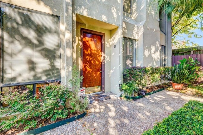 Building Photo - 2409 Bering Dr