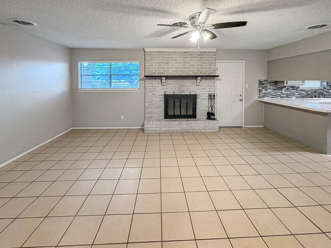 Foto del edificio - 3313 Belmont Pl