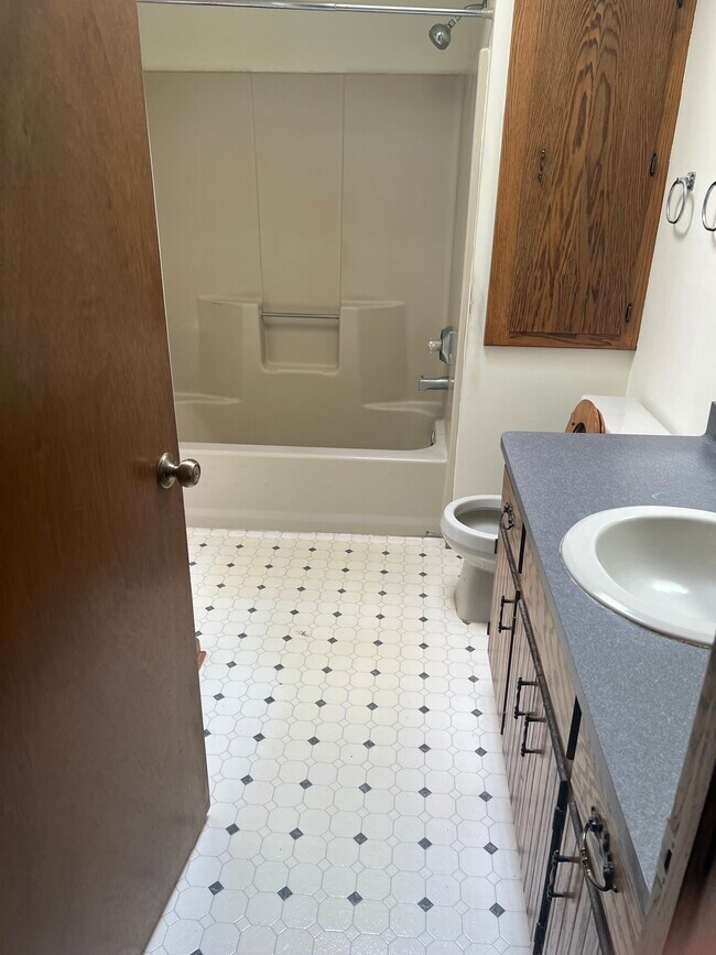 Baño principal - N110W15918 Potters Ct