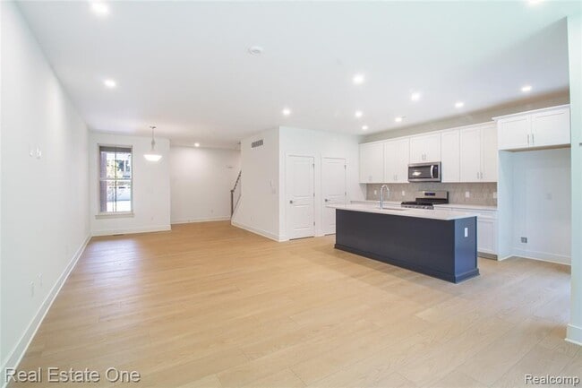 Building Photo - 49530 Coldwater Rdg Dr