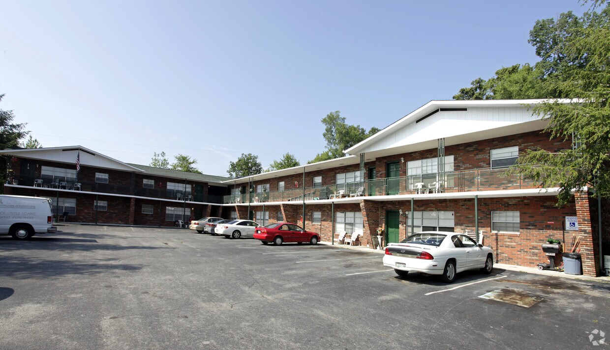 Primary Photo - 122 South Blvd