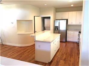 Building Photo - 8672 Meadowcroft Dr