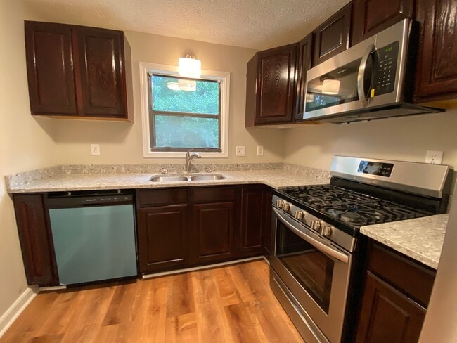 Building Photo - 1062 Dassow Ct
