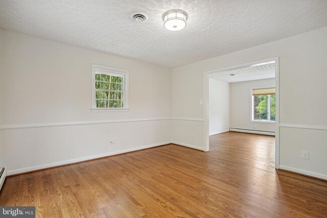 Building Photo - 5617 Clermont Dr